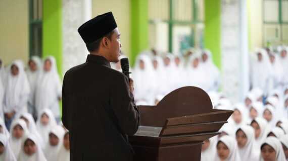 Belajar untuk Ilmu, Bukan Sekadar Ujian; Dr. KH. Ghozi Mubarok Idris Buka Ujian Lisan Santriwati Tahfidz Al-Amien