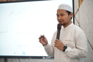Perdalam Kaidah Hamzah Washal dan Waqaf, Jajaran Asatidz Ma’had Tahfidh Al-Qur’an Kembali Ikuti Tahsin Bersama Ust. Miftahul Arifin, Lc.